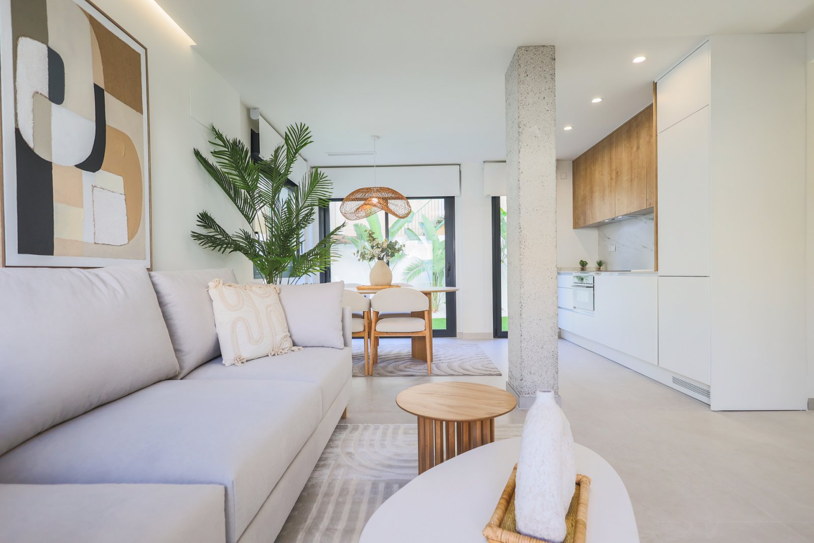 In der wunderschönen Gegend von Orihuela Costa gelegen, bietet diese exklusive Villa eine einzigartige Gelegenheit, eine privilegierte Umgebung zu ge