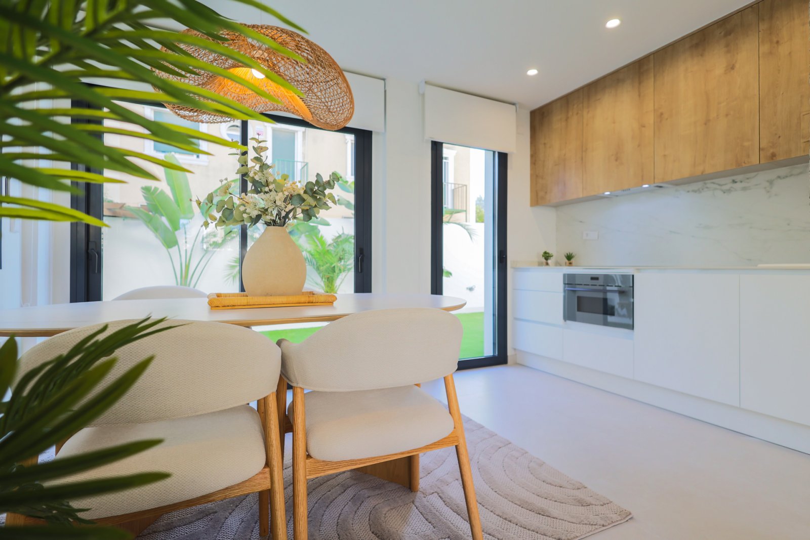 In der wunderschönen Gegend von Orihuela Costa gelegen, bietet diese exklusive Villa eine einzigartige Gelegenheit, eine privilegierte Umgebung zu ge