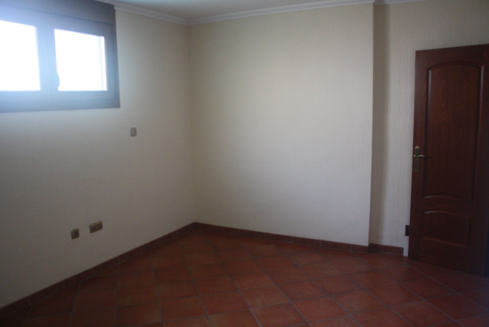 In der charmanten Stadt Torrevieja gelegen, bietet dieses Reihenhaus eine einzigartige Gelegenheit, das Leben an der Costa Blanca zu genießen. Mit nu