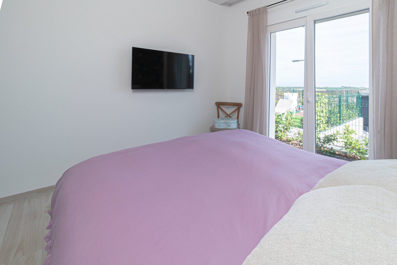 Wir freuen uns, Ihnen diese beeindruckende Luxusvilla mit Panoramablick vorstellen zu dürfen, dank ihrer erhöhten Lage direkt am 5-Sterne-Golfplatz L