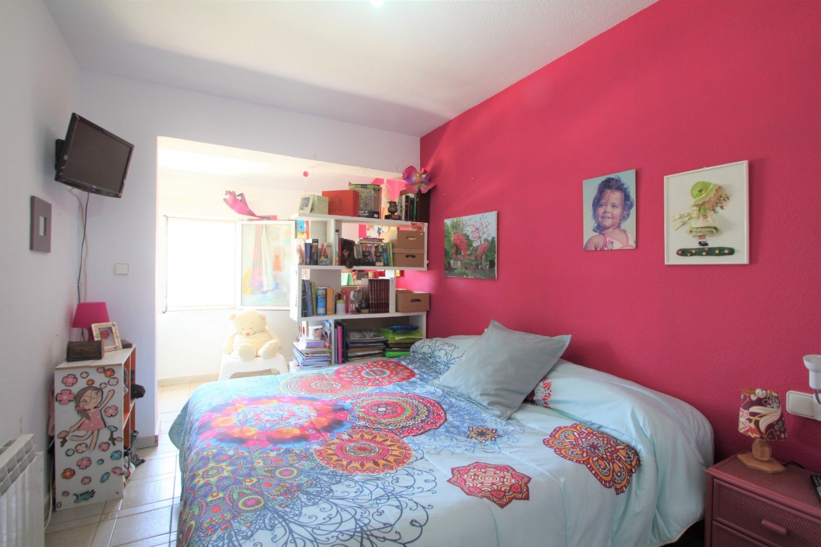 An ideally positioned townhouse with large living dining area, with separate kitchen and guest toilet on ground floor.  2 bedrooms and