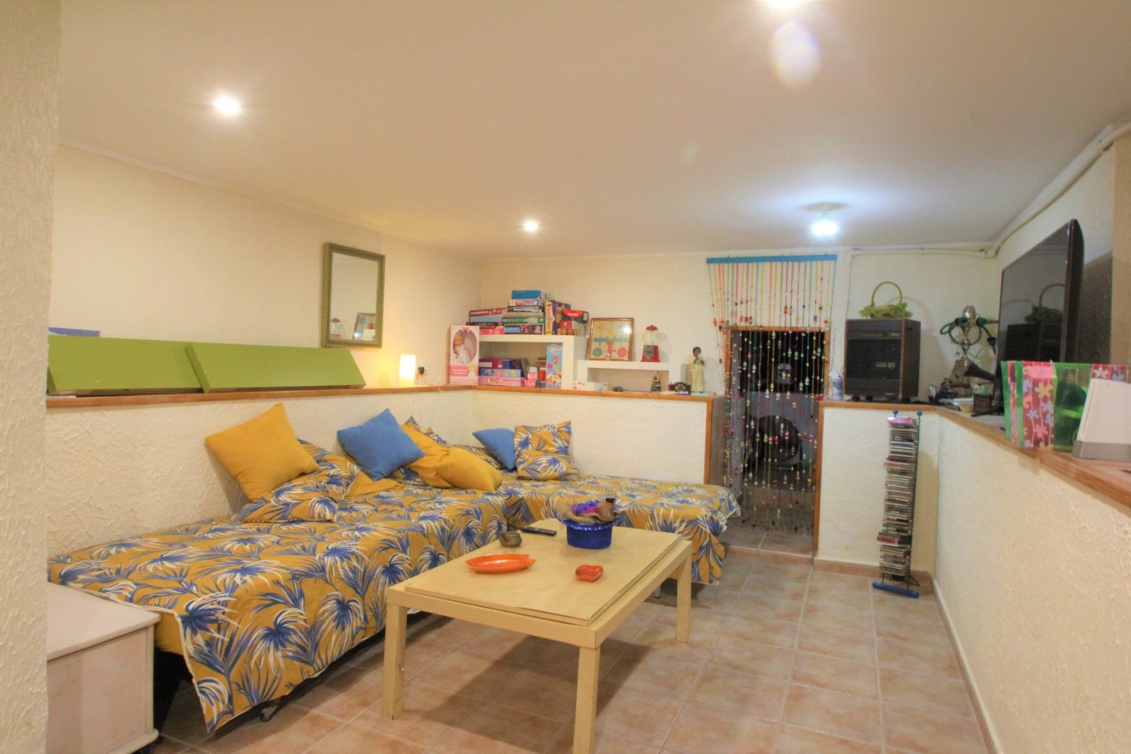 An ideally positioned townhouse with large living dining area, with separate kitchen and guest toilet on ground floor.  2 bedrooms and
