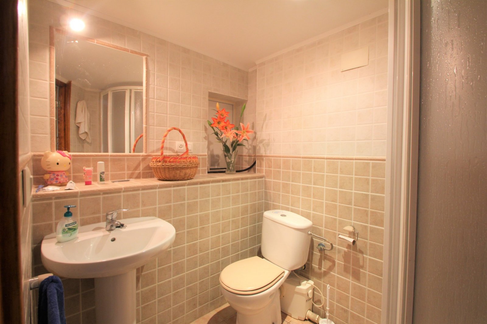 An ideally positioned townhouse with large living dining area, with separate kitchen and guest toilet on ground floor.  2 bedrooms and