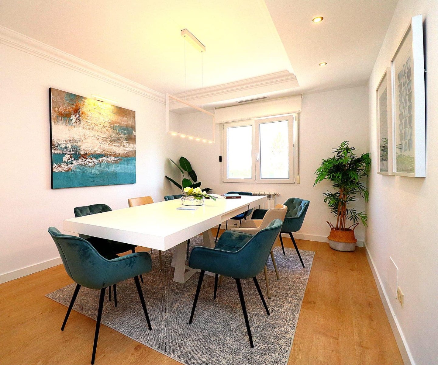 "Welcome to a three-story haven in Campoamor, just 500 meters from the sea! This spacious villa seamlessly blends luxury, comfort, and proximit