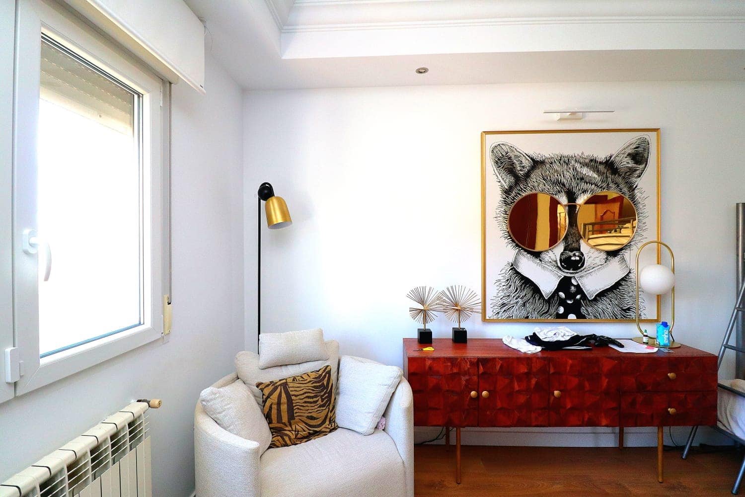 "Welcome to a three-story haven in Campoamor, just 500 meters from the sea! This spacious villa seamlessly blends luxury, comfort, and proximit
