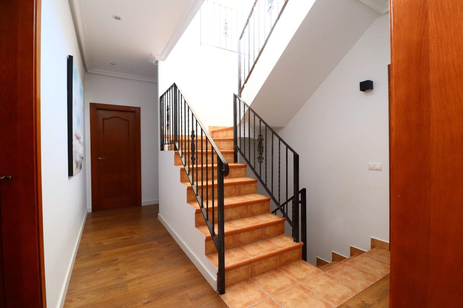 "Welcome to a three-story haven in Campoamor, just 500 meters from the sea! This spacious villa seamlessly blends luxury, comfort, and proximit