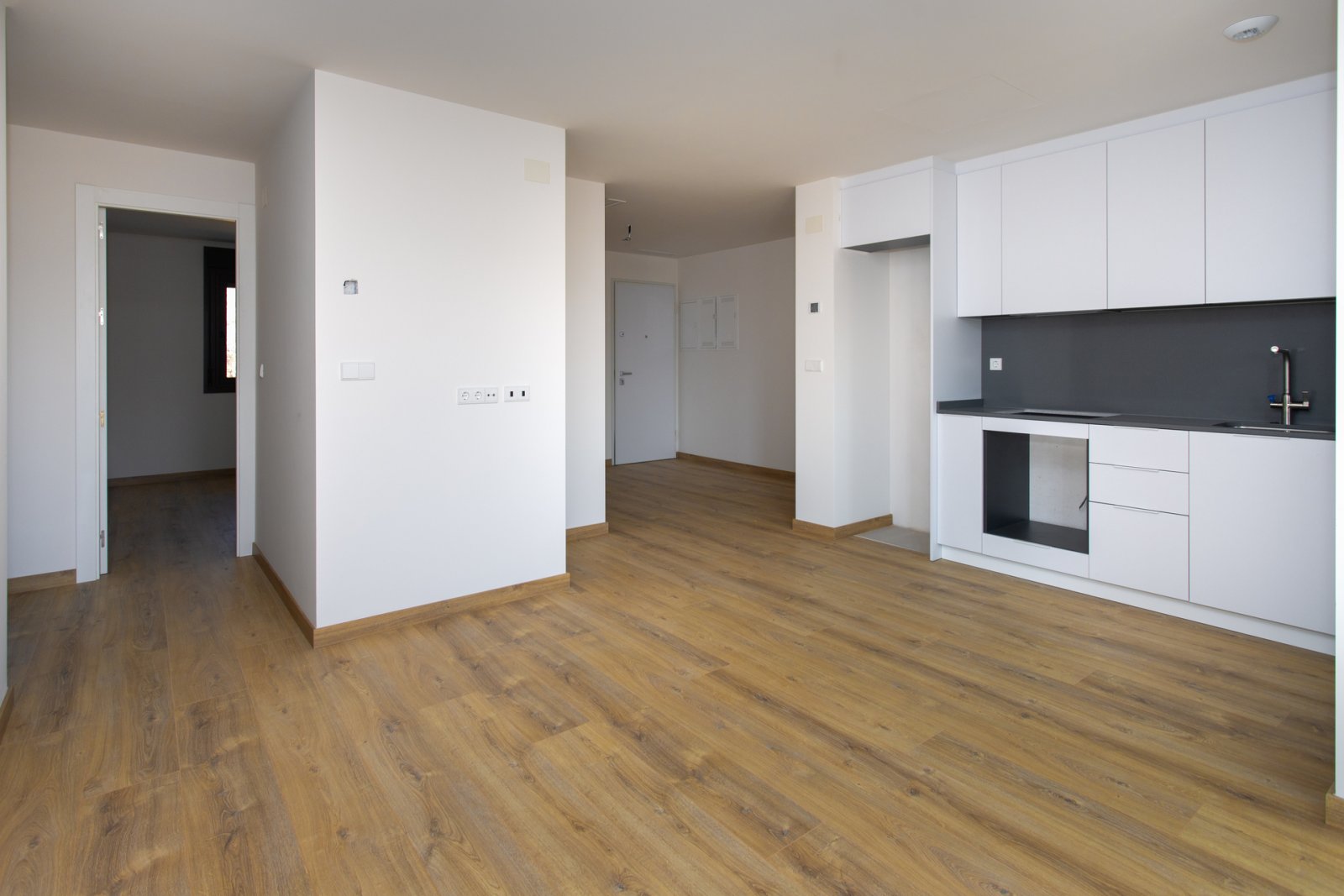 In der charmanten Umgebung von La Canalosa gelegen, bietet diese exklusive Sammlung von vier Immobilien ein ruhiges und komfortables Leben. Die Typol