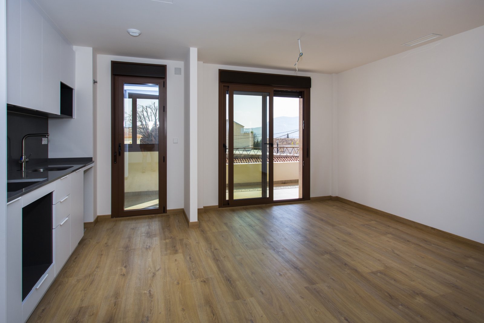 In der charmanten Umgebung von La Canalosa gelegen, bietet diese exklusive Sammlung von vier Immobilien ein ruhiges und komfortables Leben. Die Typol