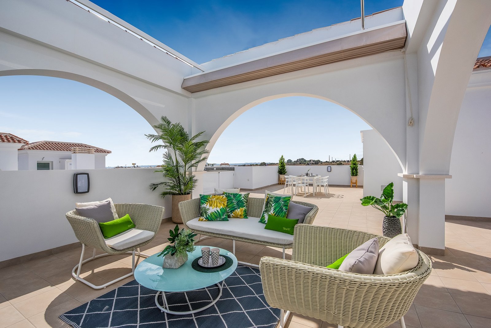 In der charmanten Stadt Ciudad Quesada gelegen, bietet diese exklusive Sammlung von 19 Bungalows eine perfekte Kombination aus Komfort und Stil. Mit