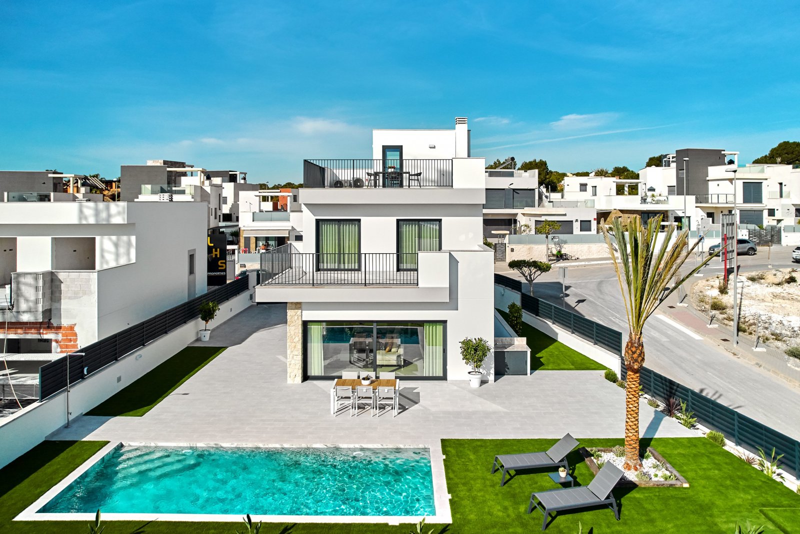 In der charmanten Umgebung von San Miguel de Salinas gelegen, bietet dieser exklusive Wohnkomplex 24 Immobilien, die für diejenigen entworfen wurden,