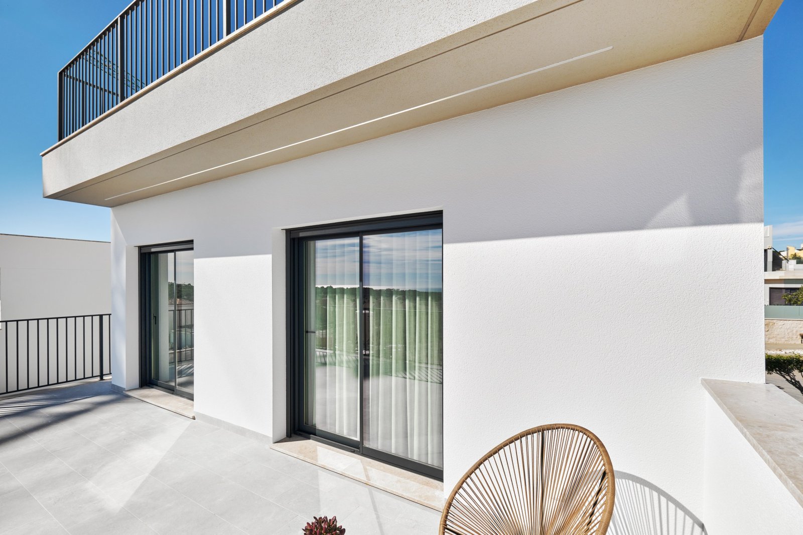 In der charmanten Umgebung von San Miguel de Salinas gelegen, bietet dieser exklusive Wohnkomplex 24 Immobilien, die für diejenigen entworfen wurden,