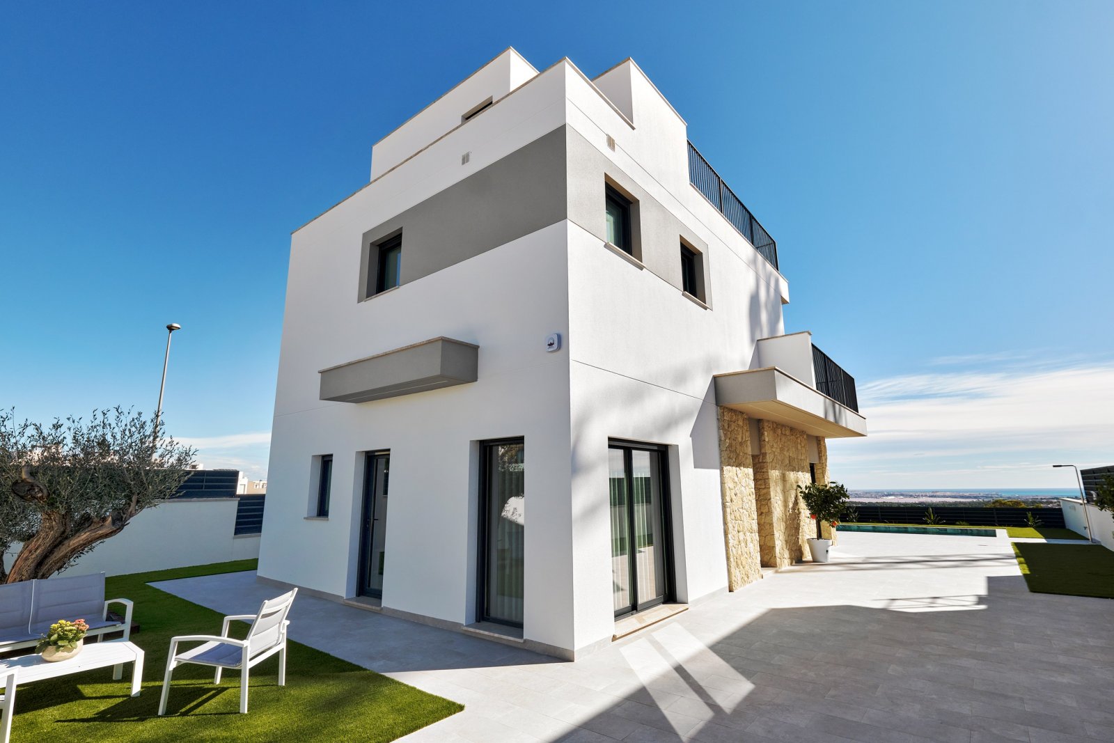 In der charmanten Umgebung von San Miguel de Salinas gelegen, bietet dieser exklusive Wohnkomplex 24 Immobilien, die für diejenigen entworfen wurden,