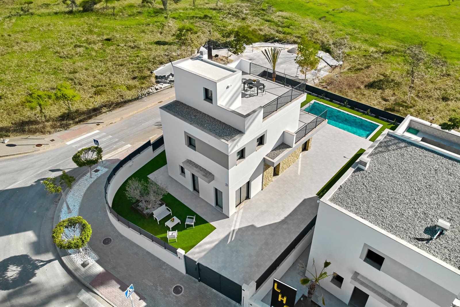 In der charmanten Umgebung von San Miguel de Salinas gelegen, bietet dieser exklusive Wohnkomplex 24 Immobilien, die für diejenigen entworfen wurden,