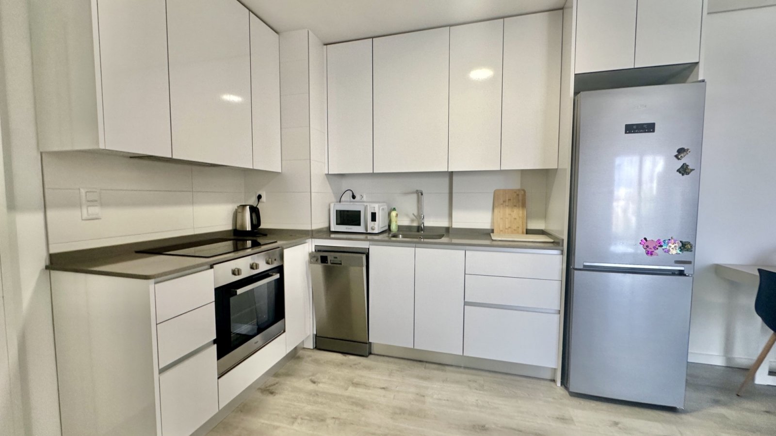  Entdecken Sie diese elegante, komplett möblierte Wohnung in der begehrten Wohnanlage Green Hills in Villamartín, Orihuela Costa.Sie befindet sich im&