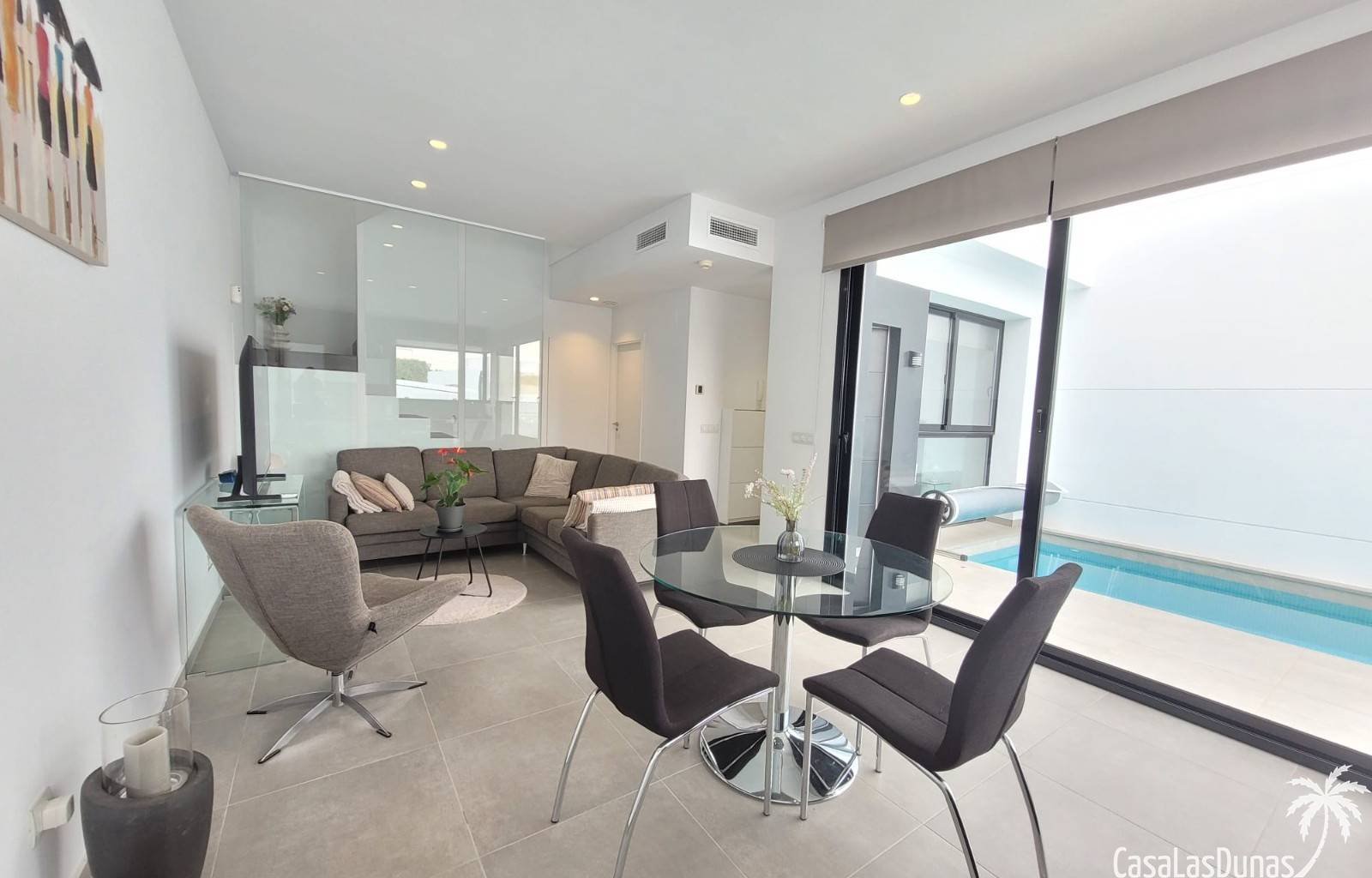 Moderne Villa mit privatem Pool und Dachterrasse an der Costa Blanca
Willkommen in Sonrica , einem eleganten und komfortablen Ferienhaus, in dem Si