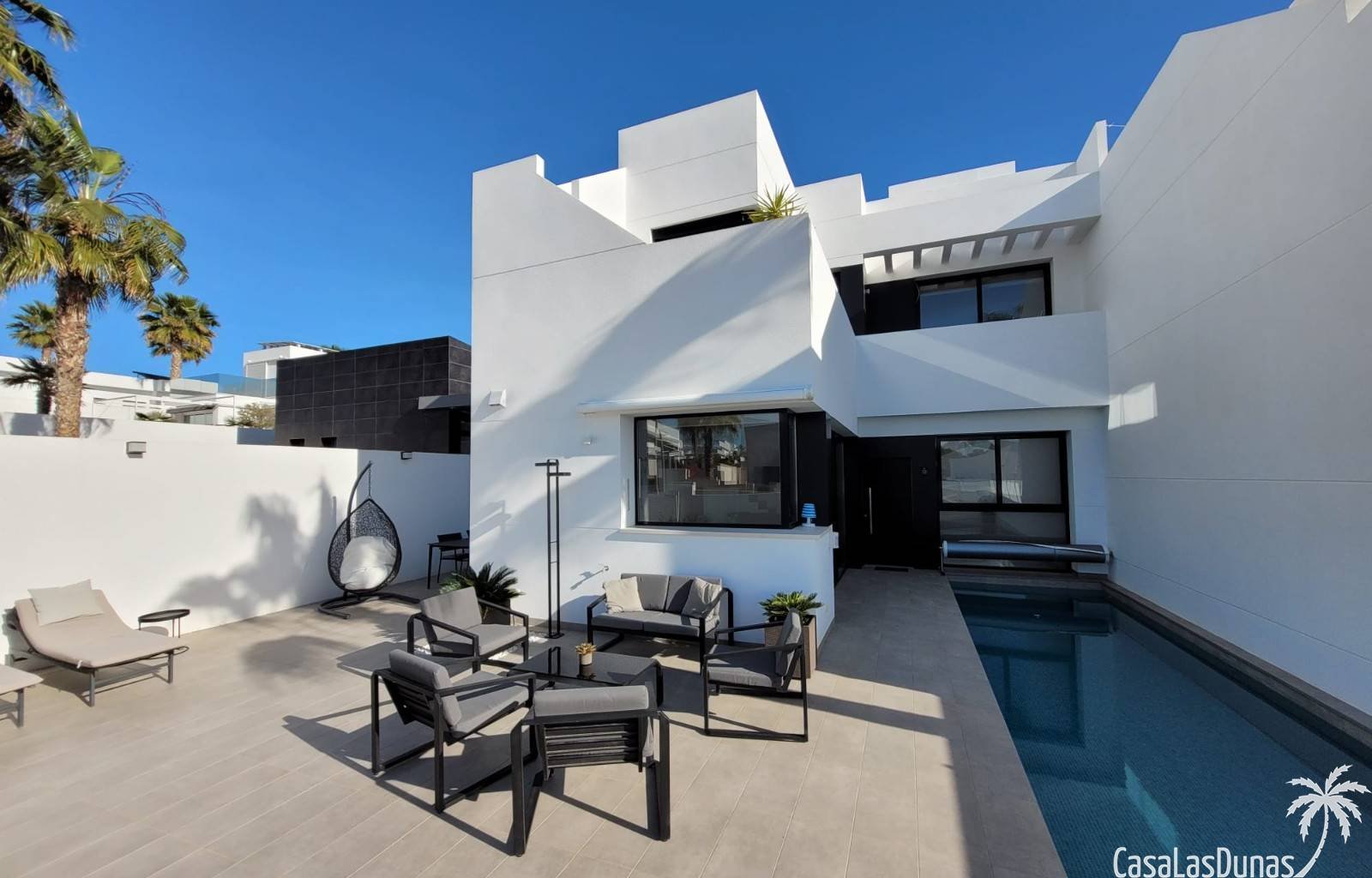 Moderne Villa mit privatem Pool und Dachterrasse an der Costa Blanca
Willkommen in Sonrica , einem eleganten und komfortablen Ferienhaus, in dem Si