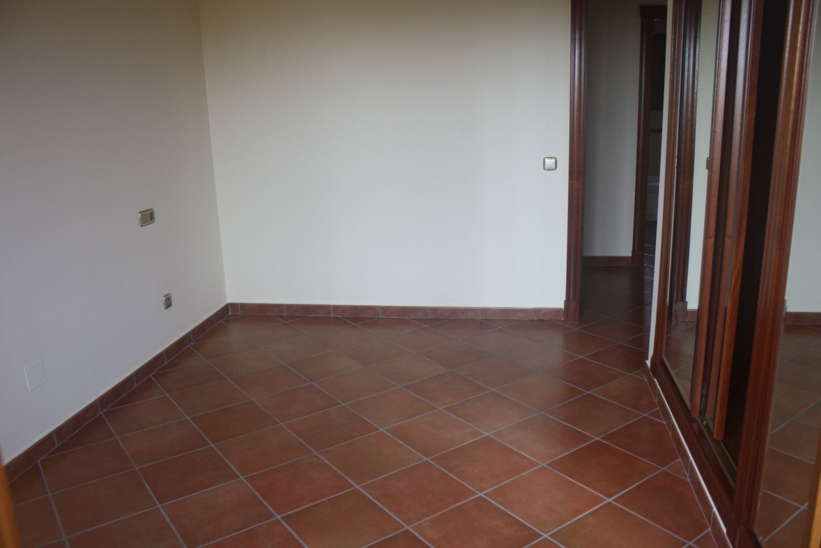 In der charmanten Stadt Torrevieja gelegen, bietet dieses Reihenhaus eine einzigartige Gelegenheit, das Leben an der Costa Blanca zu genießen. Mit nu