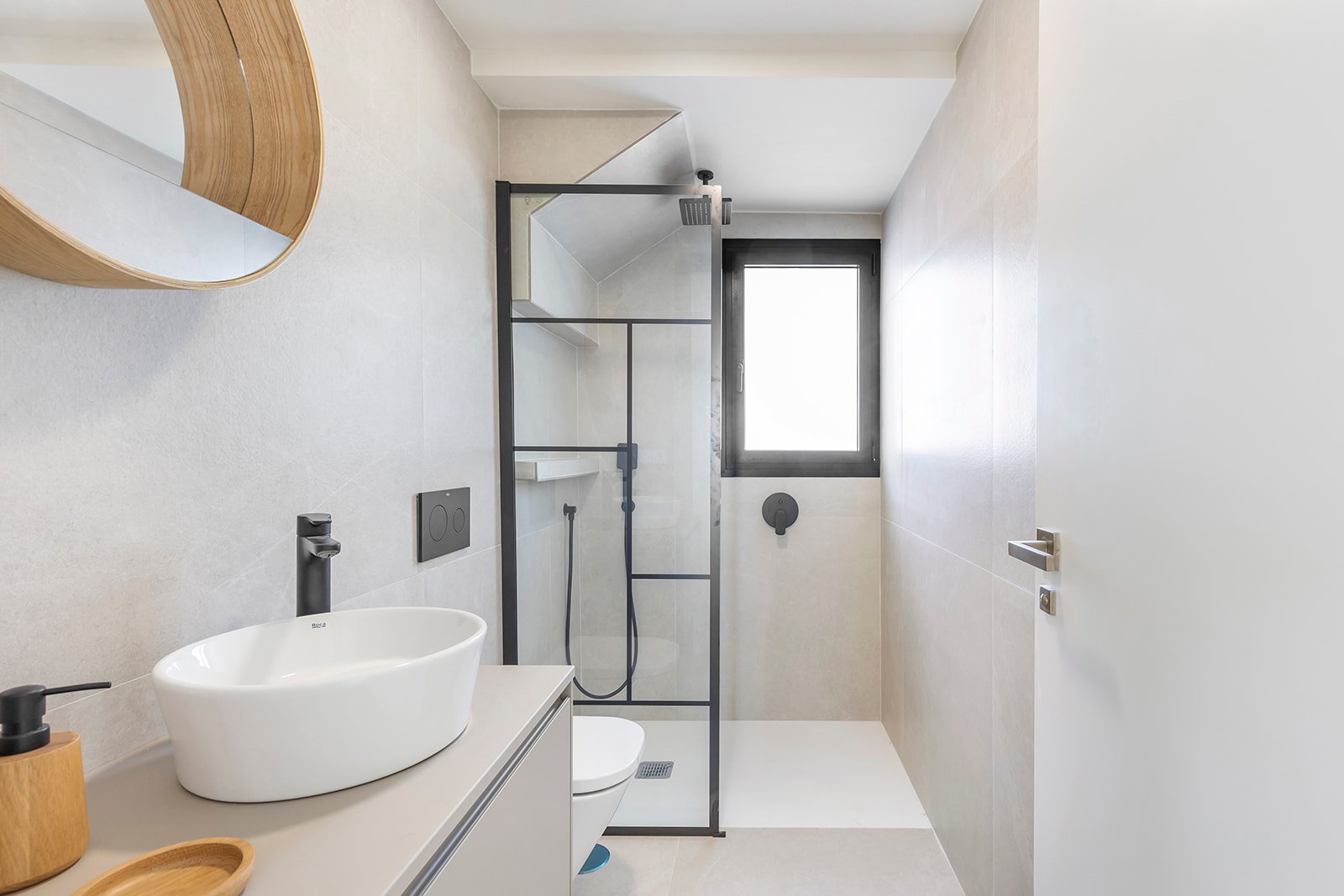 In Los Alcázares gelegen, bieten diese freistehenden Chalets eine einzigartige Gelegenheit, Ruhe und Komfort in einer der attraktivsten Gegenden der