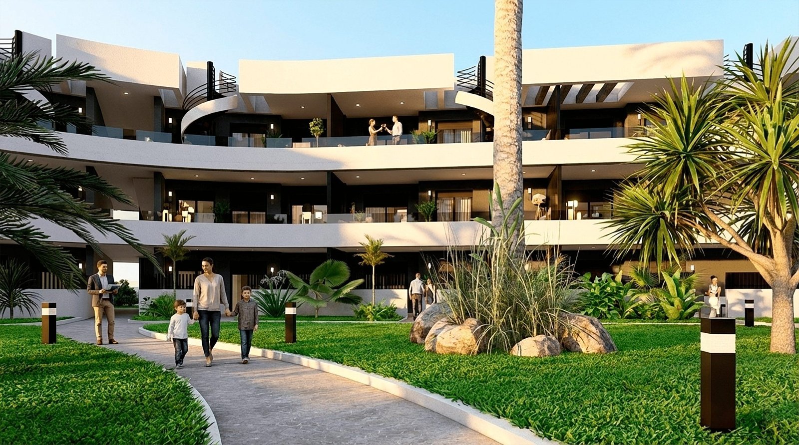 Ubicado en la encantadora localidad de Los Alcázares, este conjunto residencial ofrece una selección de 27 viviendas que incluyen apartamentos, plant