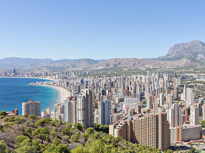  In der pulsierenden Stadt Benidorm gelegen, bietet diese Wohnanlage insgesamt 198 Apartments, die für ein einzigartiges Wohnerlebnis konzipiert sind.