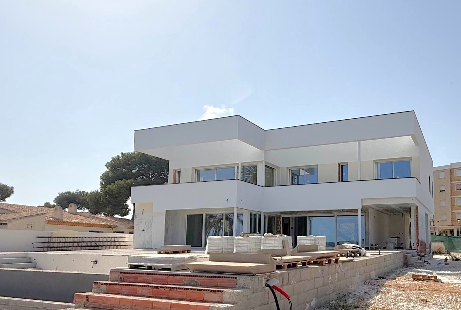 First line luxury villa under construction in Punta Prima
The first line plot of 1100 m2 with superb views over the Mediterranean sea 
