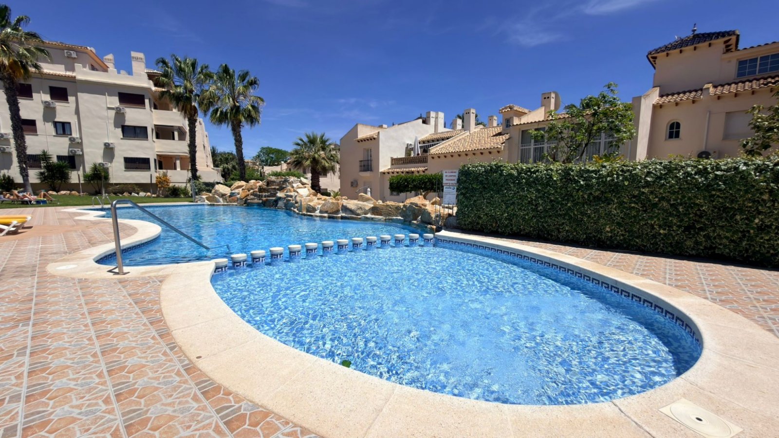 This stylish townhouse with 2 bedrooms and 3 bathrooms is located in the exclusive Las Ramblas golf resort, one of the most sought-after locations o
