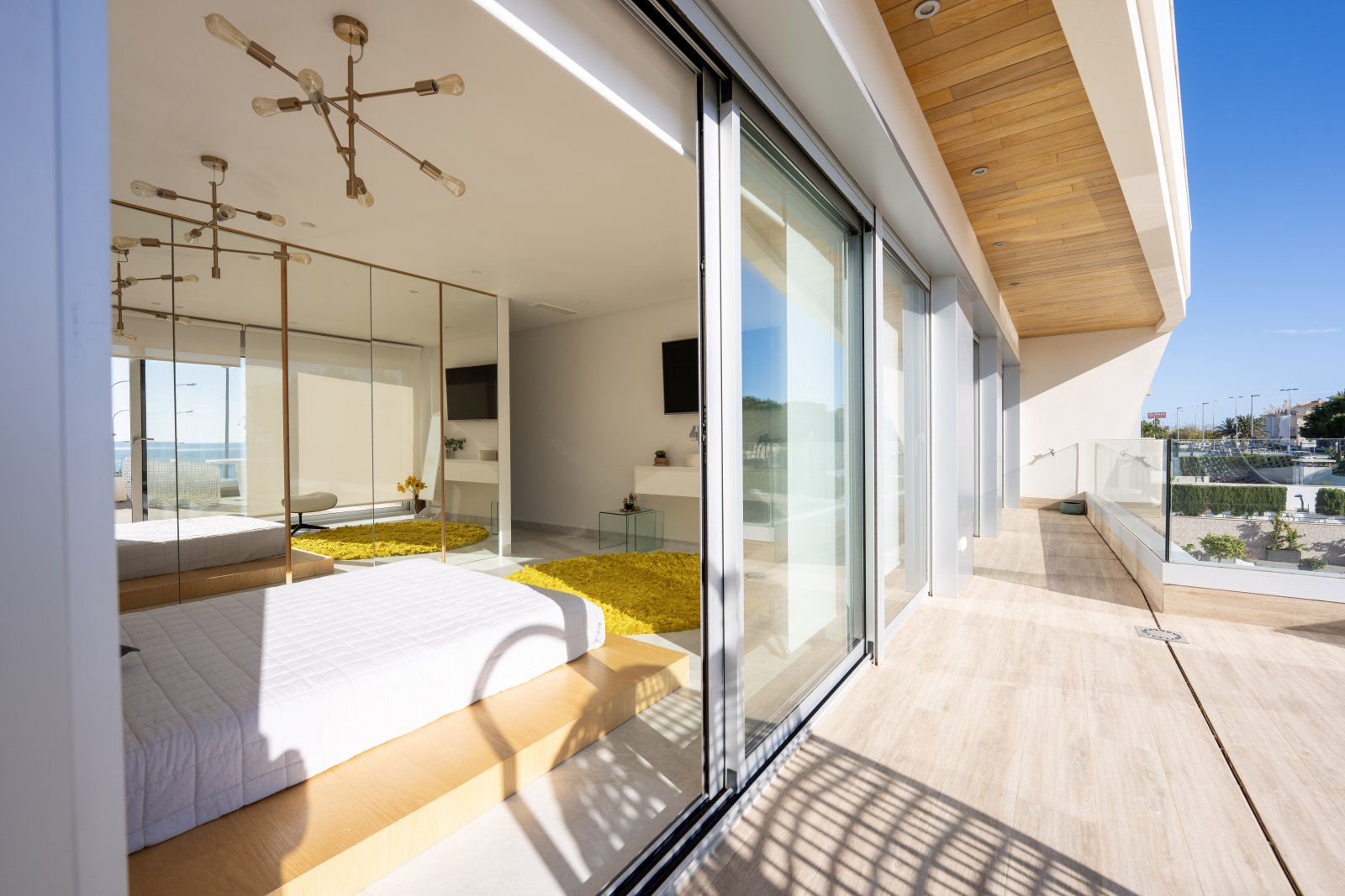   Discover this sumptuous contemporary villa, built in 2019, ideally located less than 200 meters from the sea in one of the most sought-after areas o