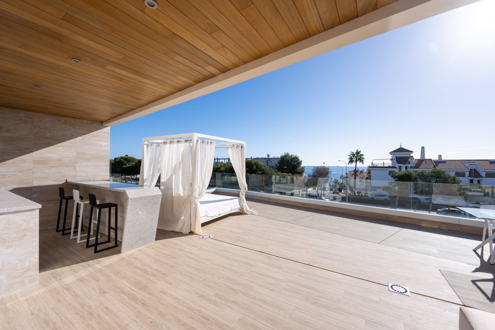   Discover this sumptuous contemporary villa, built in 2019, ideally located less than 200 meters from the sea in one of the most sought-after areas o