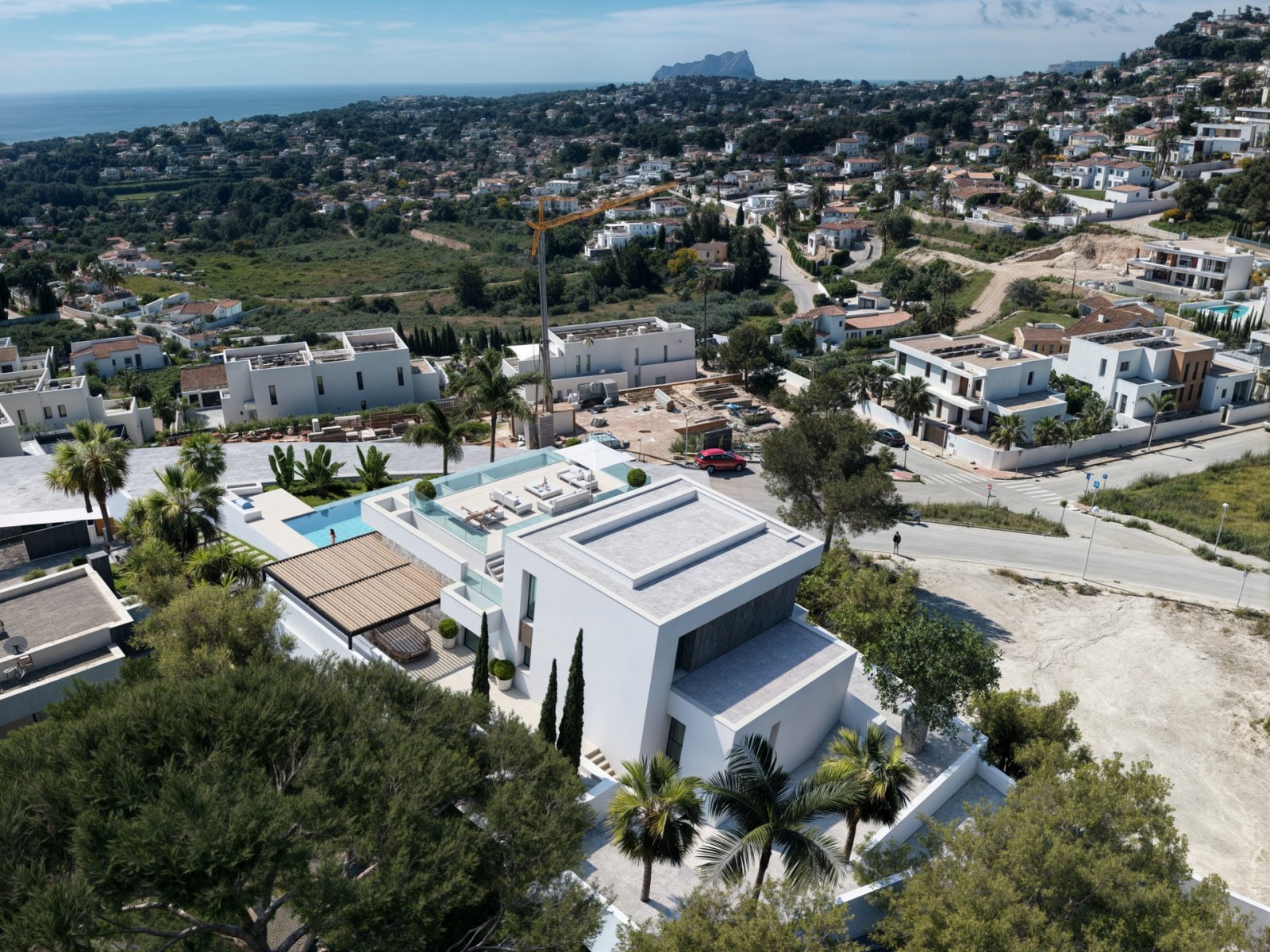 In der exklusiven Gegend von Moraira gelegen, bietet diese Villa eine privilegierte Umgebung mit beeindruckendem Meerblick. Entworfen für diejenigen,