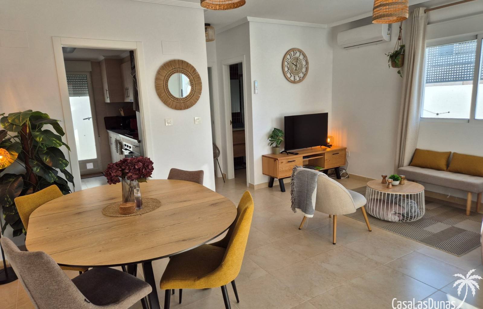 Willkommen in der Casa Bajo el Sol! Dieses wunderschöne Haus ist der perfekte Urlaubsort für alle, die Komfort und Bequemlichkeit suchen. Das charman