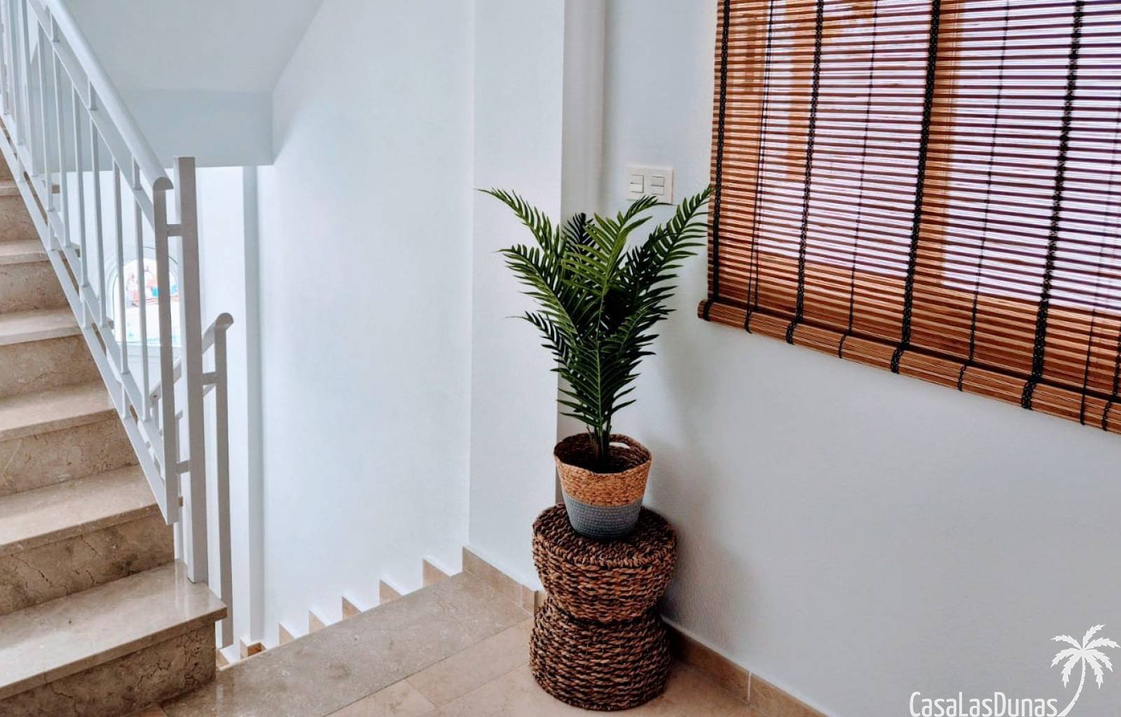 Willkommen in der Casa Bajo el Sol! Dieses wunderschöne Haus ist der perfekte Urlaubsort für alle, die Komfort und Bequemlichkeit suchen. Das charman