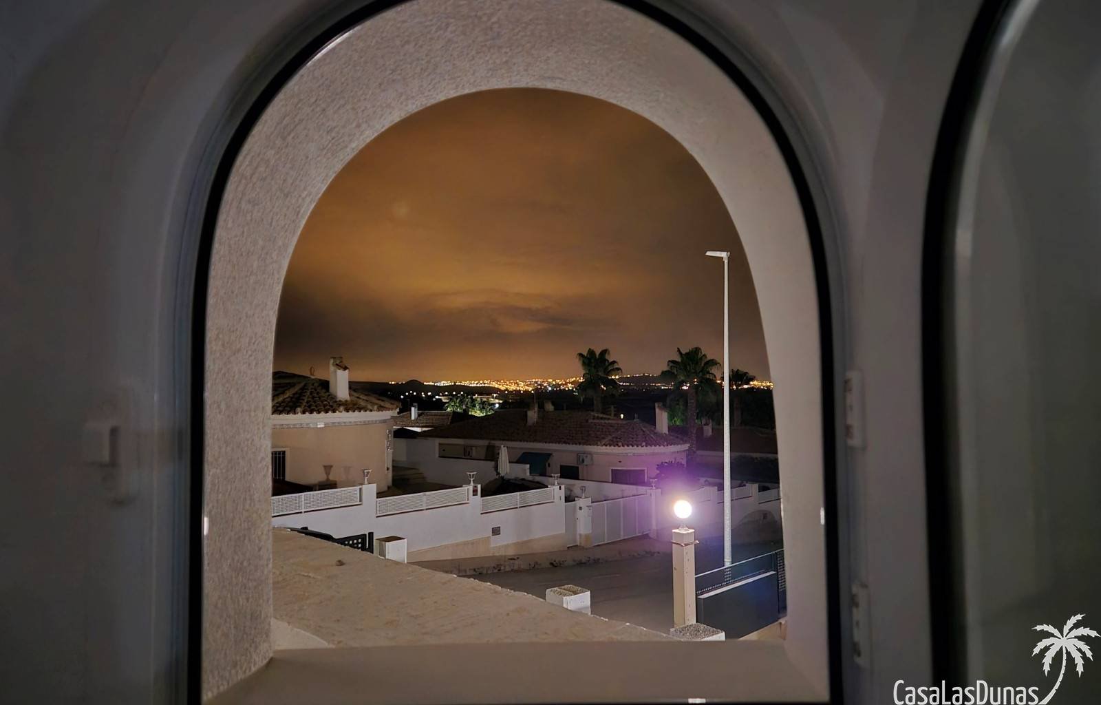 Willkommen in der Casa Bajo el Sol! Dieses wunderschöne Haus ist der perfekte Urlaubsort für alle, die Komfort und Bequemlichkeit suchen. Das charman