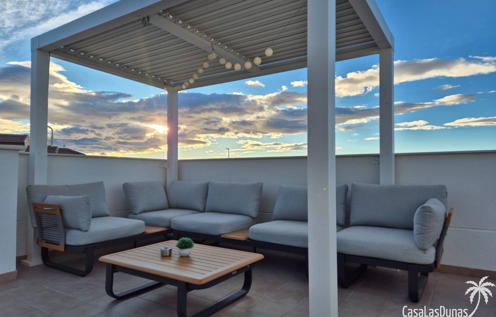Willkommen in der Casa Bajo el Sol! Dieses wunderschöne Haus ist der perfekte Urlaubsort für alle, die Komfort und Bequemlichkeit suchen. Das charman