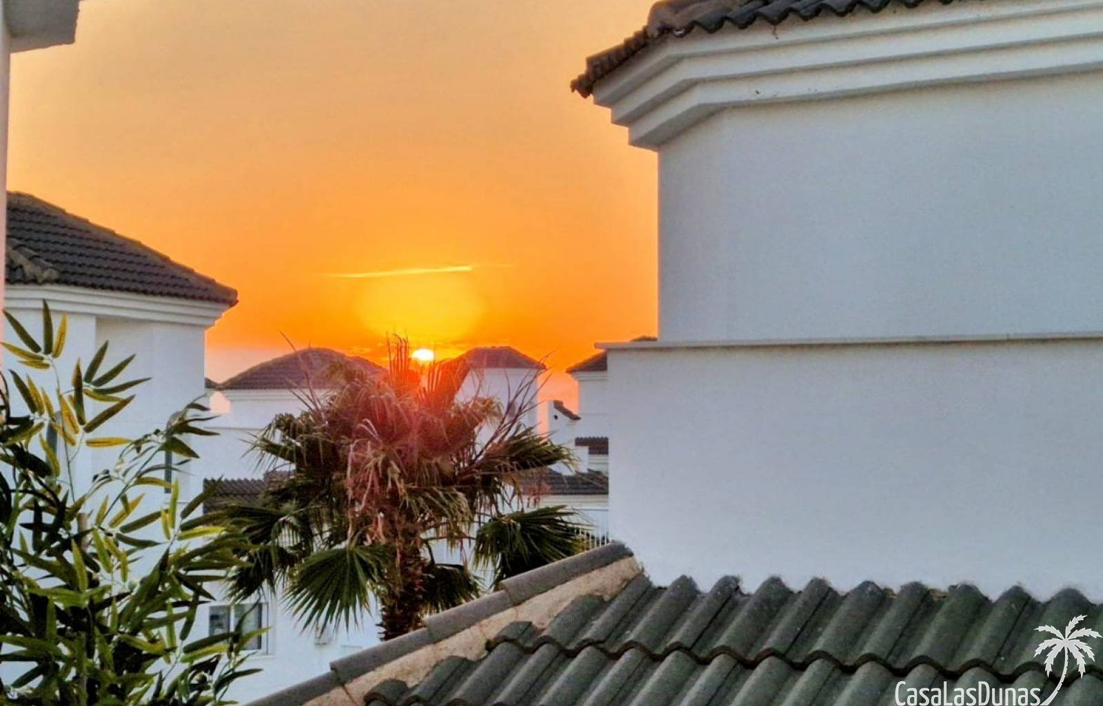 Willkommen in der Casa Bajo el Sol! Dieses wunderschöne Haus ist der perfekte Urlaubsort für alle, die Komfort und Bequemlichkeit suchen. Das charman