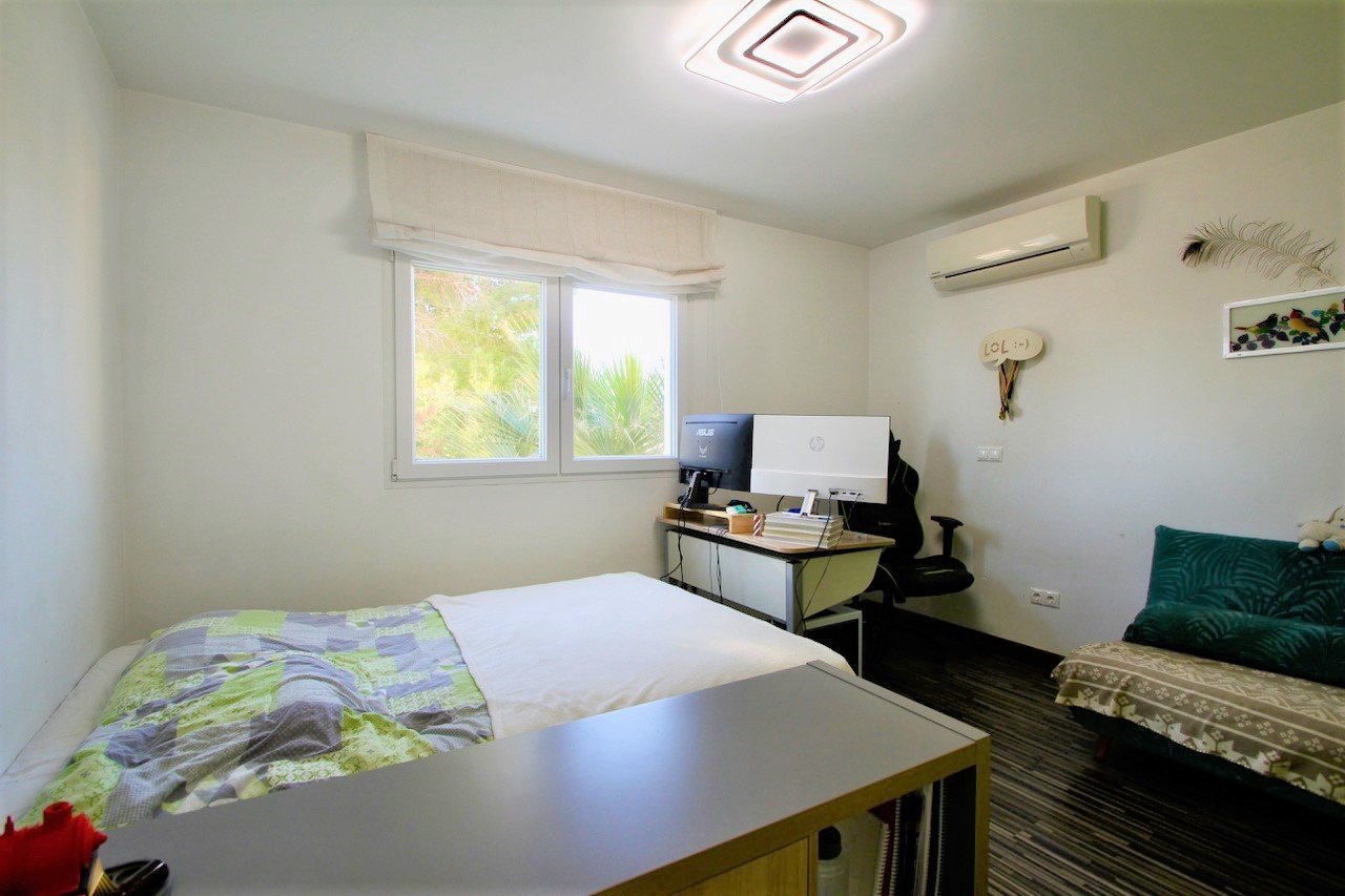   Detached villa on large plot with views down to the sea&amp;#13;&amp;#13;
Renovated and well-maintained villa on a plot of 1.254 m2 with a