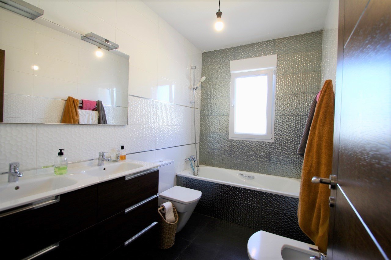   Detached villa on large plot with views down to the sea&amp;#13;&amp;#13;
Renovated and well-maintained villa on a plot of 1.254 m2 with a