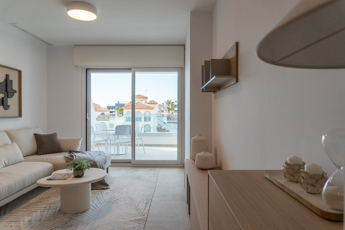 In der begehrten Gegend von Playa Flamenca gelegen, bietet diese Wohnanlage eine Auswahl von 43 Wohneinheiten, die darauf ausgelegt sind, die Bedürfn
