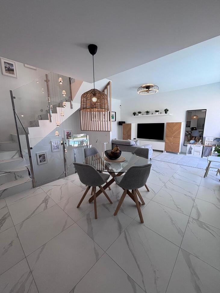   Beautiful 5-Bedroom Contemporary Villa with Heated Pool&amp;nbsp;
This stunning southwest-facing corner plot villa offers modern luxury, g