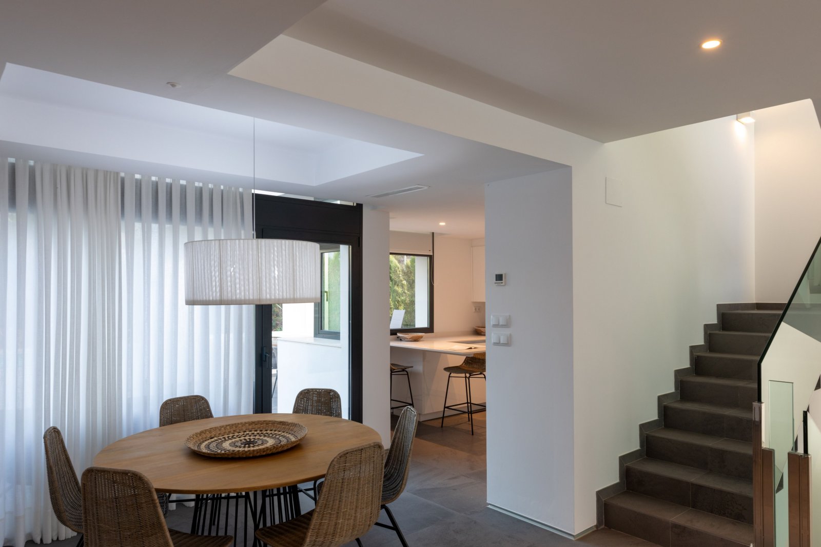  In der schönen Stadt Cartagena gelegen, bietet dieses exklusive Immobilienangebot zwei unabhängige Immobilien, die sich durch ihren beeindruckenden M