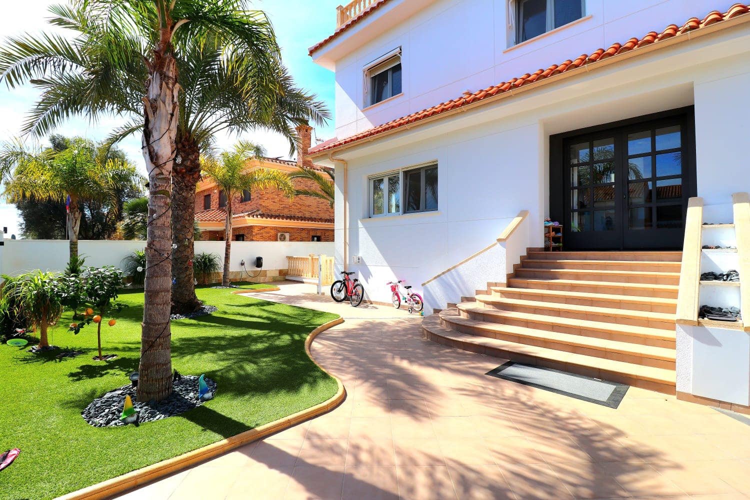 "Welcome to a three-story haven in Campoamor, just 500 meters from the sea! This spacious villa seamlessly blends luxury, comfort, and proximit