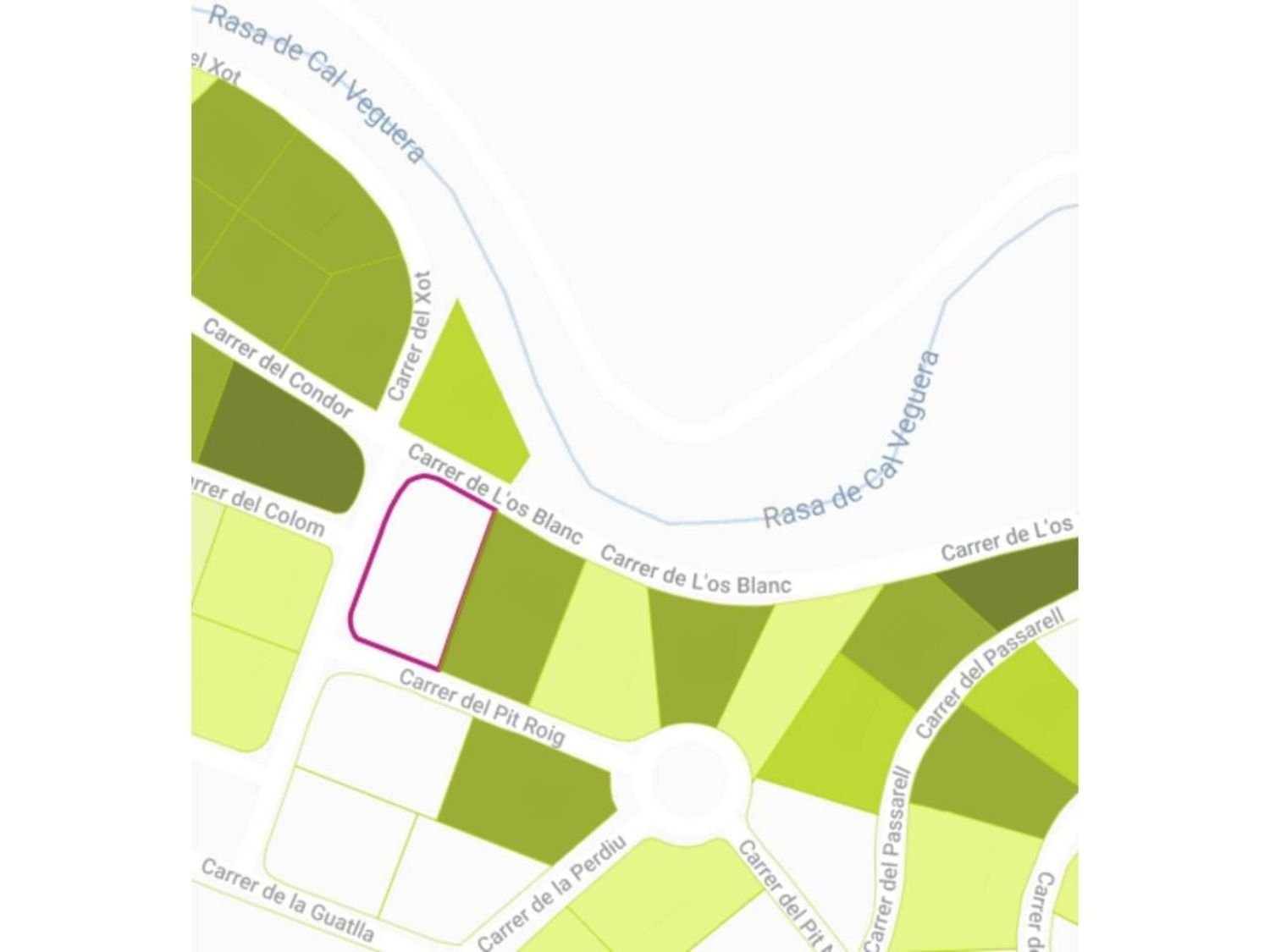 Schönes, flaches Grundstück von 1242 m2, bereits eingezäunt und bereit für den Bau Ihres Traumhauses.Gelegen im Garraf-Park, wo Sie sehr ruhig le