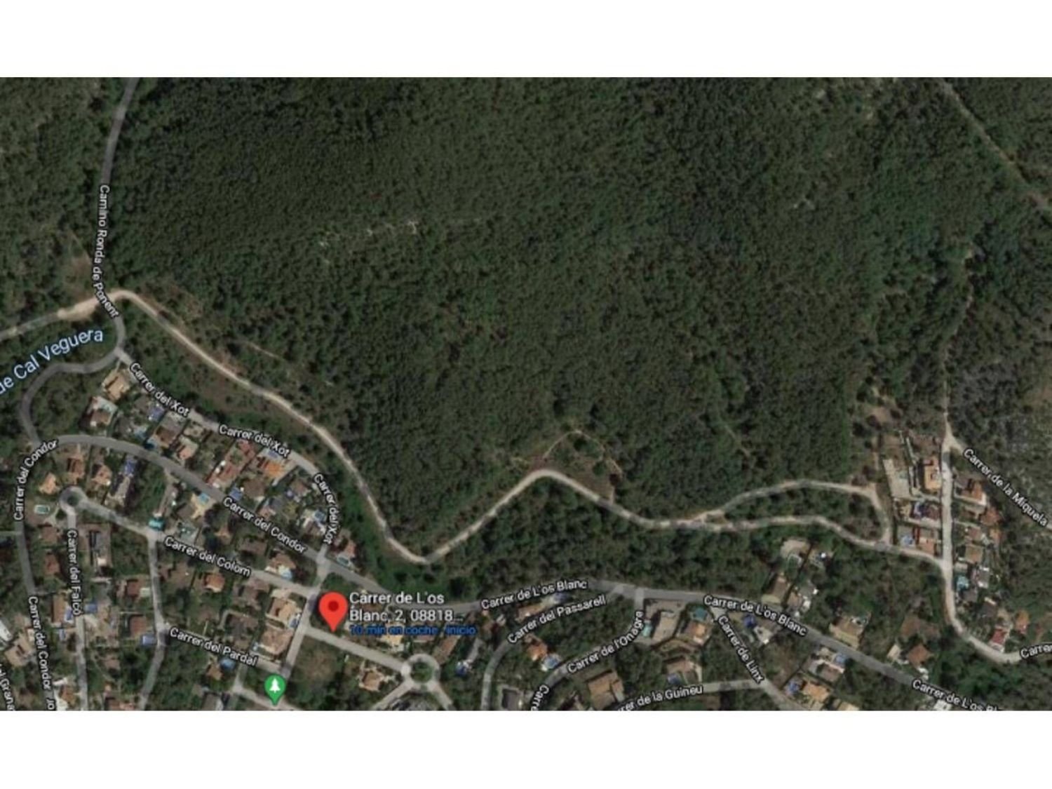 Schönes, flaches Grundstück von 1242 m2, bereits eingezäunt und bereit für den Bau Ihres Traumhauses.Gelegen im Garraf-Park, wo Sie sehr ruhig le
