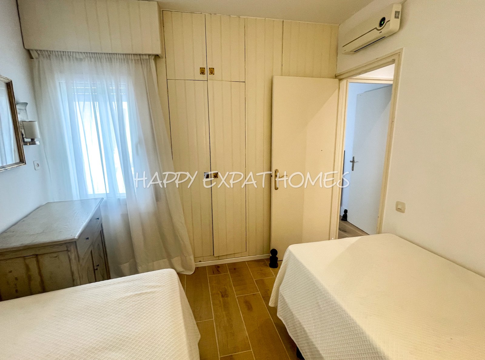 Fantastische Wohnung im Herzen von Sitges mit den besten Meerblicken. Vom Balkon aus kann man buchstäblich die Wellen des Meeres und die Glocken d