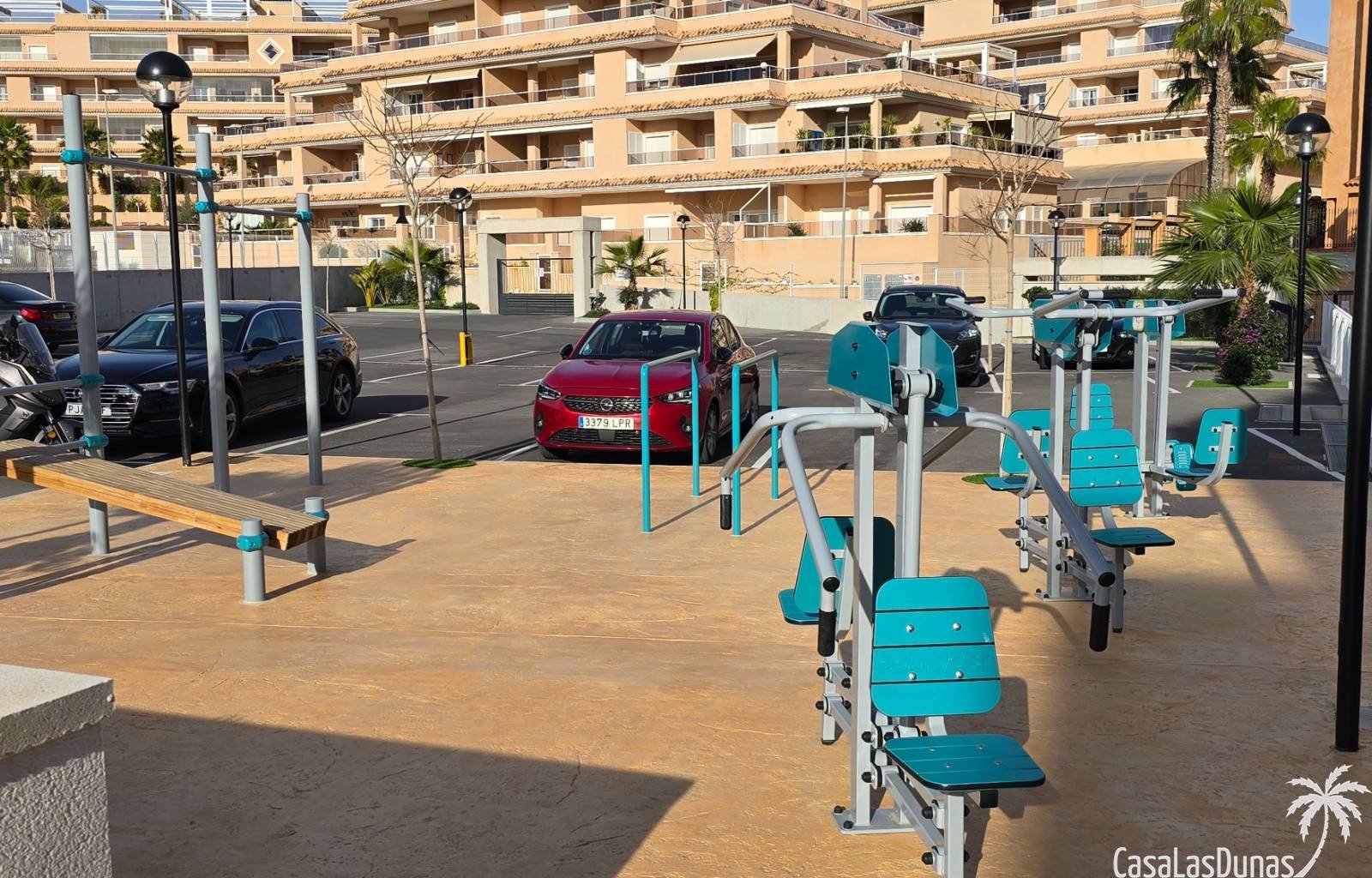 Wir bieten Ihnen eine komfortable und bestens ausgestattete Unterkunft, ideal für einen erholsamen Urlaub oder als dauerhafter Wohnsitz. Das Objekt b