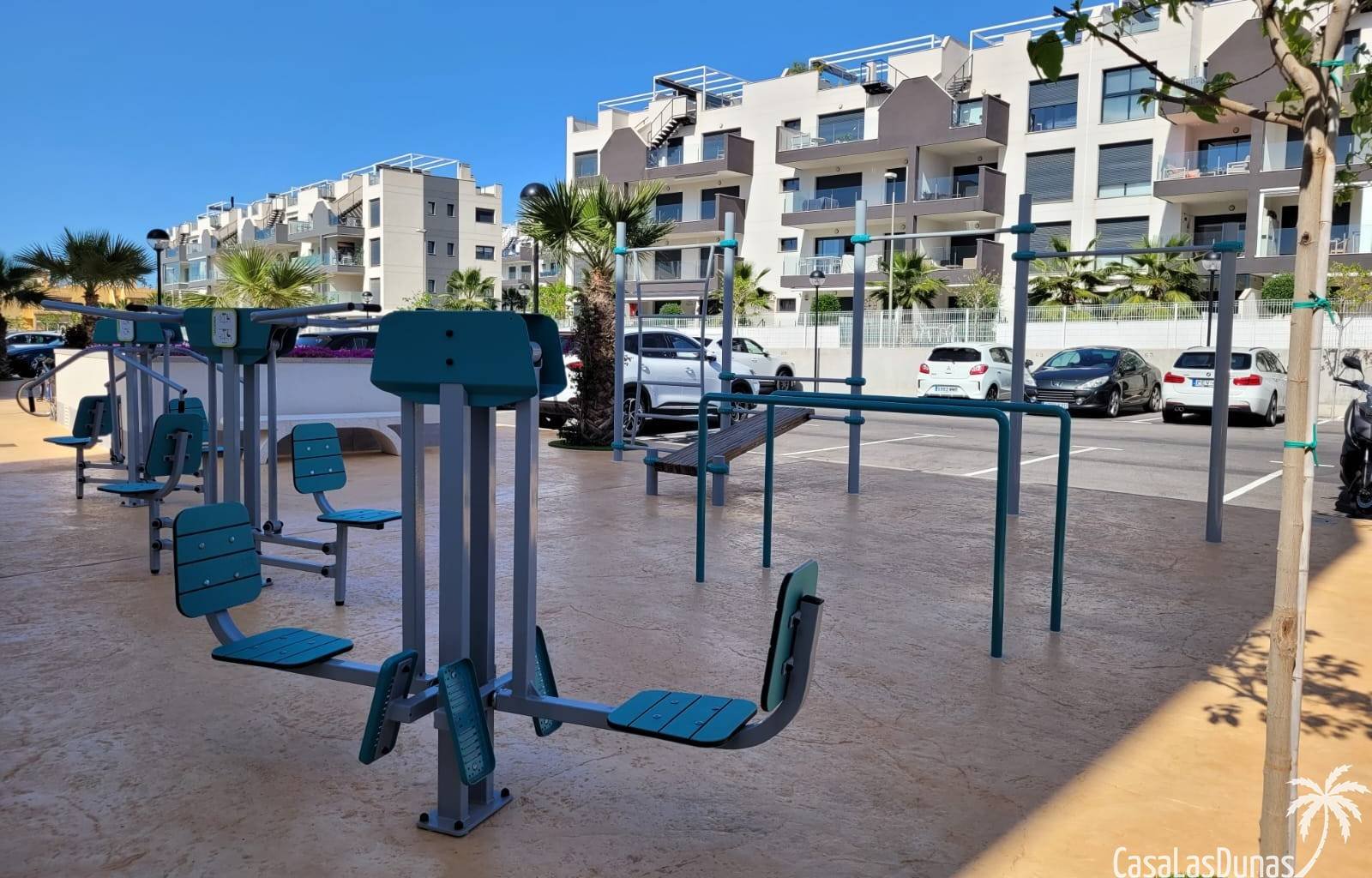 Wir bieten Ihnen eine komfortable und bestens ausgestattete Unterkunft, ideal für einen erholsamen Urlaub oder als dauerhafter Wohnsitz. Das Objekt b
