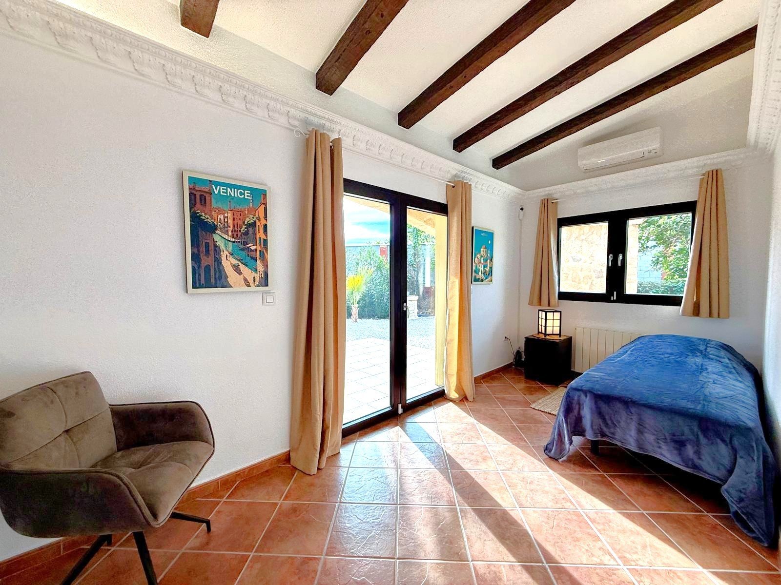   The property sits within a fenced-in land with a surface of 8.000 m2, predominantly flat with no views from neighbours;&amp;#13;&amp;#13;
