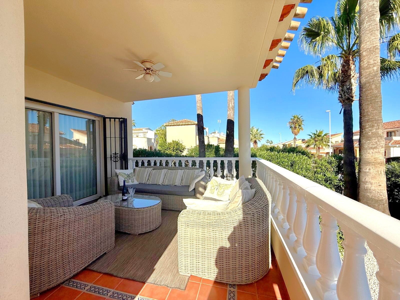 On a plot of 505 m2 with a large garden, outdoor eating area and private salt water swimming pool with a newly installed pump
The