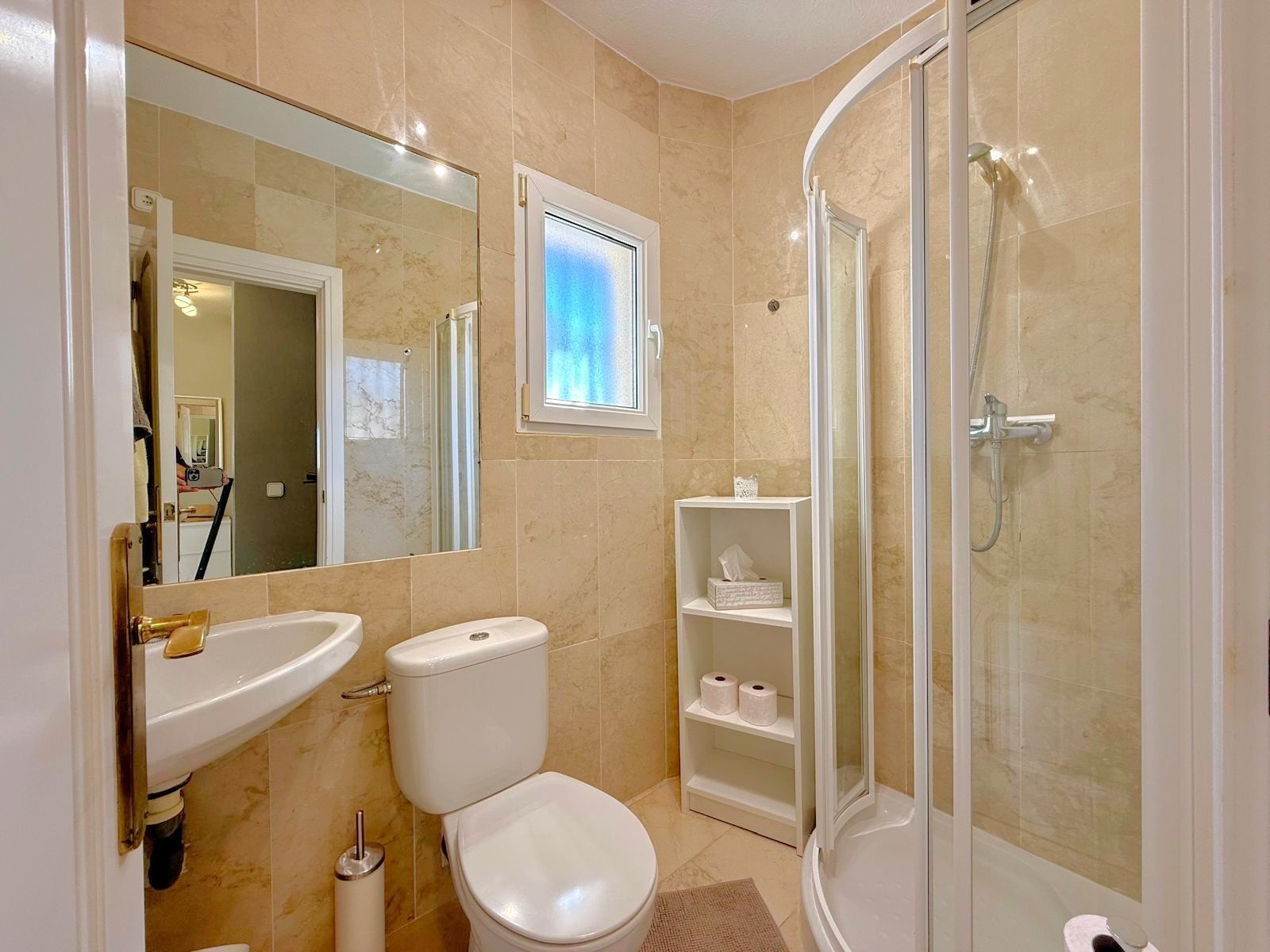 On a plot of 505 m2 with a large garden, outdoor eating area and private salt water swimming pool with a newly installed pump
The