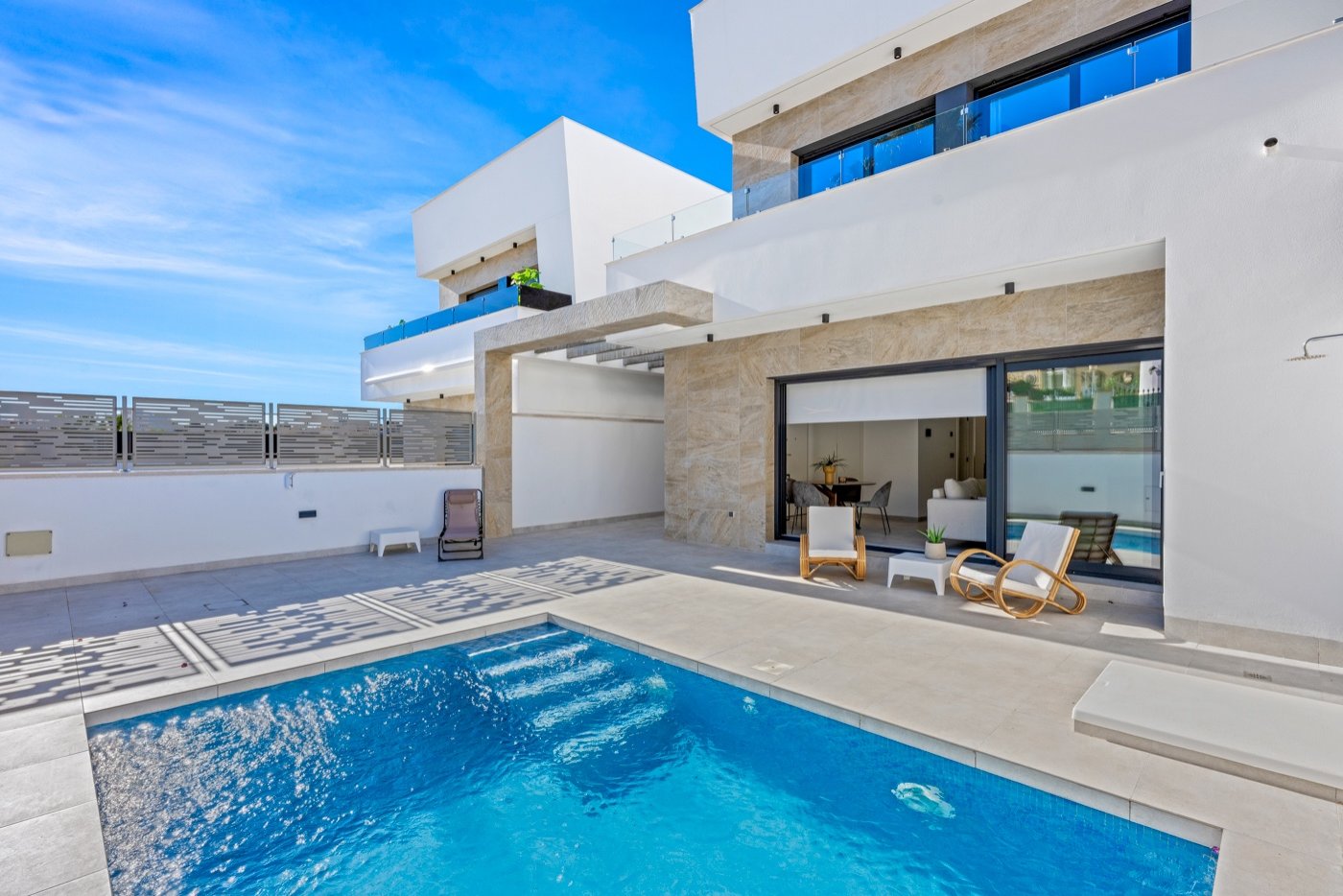Located in Blue Lagoon, within walking distance of all amenities, is this beautiful villa, originally a show house for the project. This is immediat