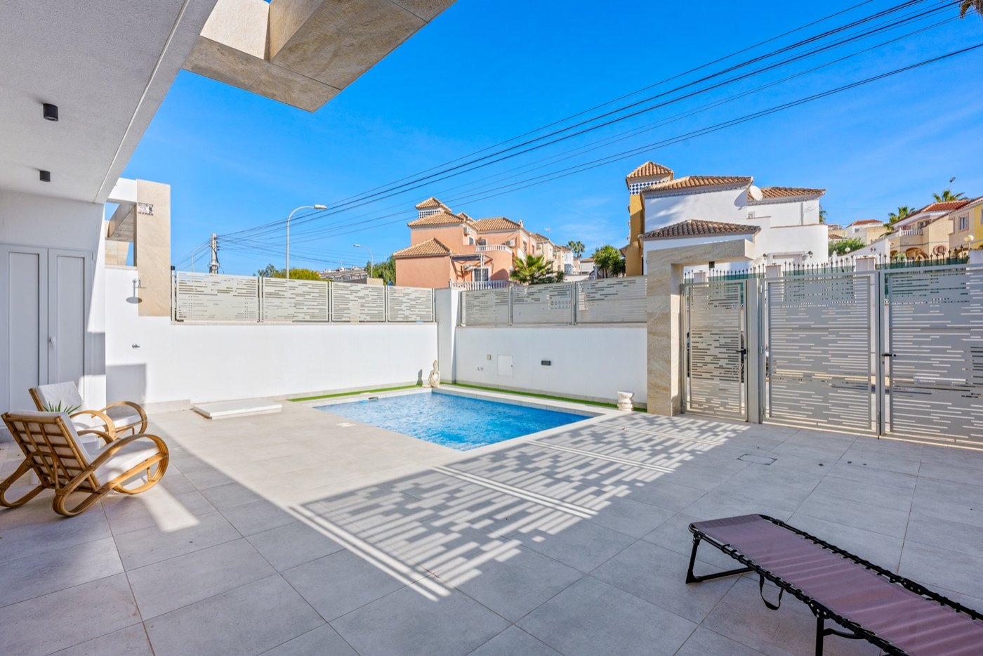 Located in Blue Lagoon, within walking distance of all amenities, is this beautiful villa, originally a show house for the project. This is immediat